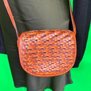 EUC Vintage Woven Faux Leather Crossbody Small Purse. Shades of Brown.